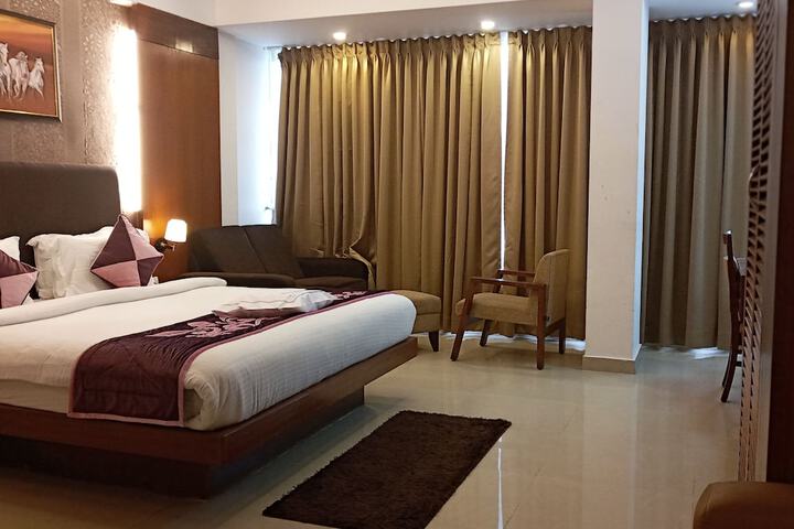 Room 10 of 29