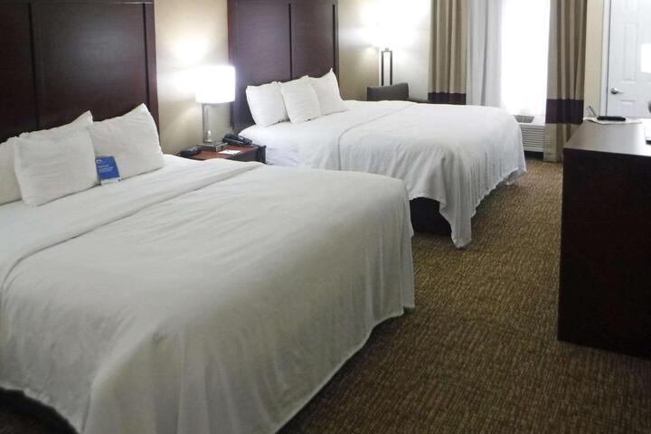 1 King Bed (3 of 18)