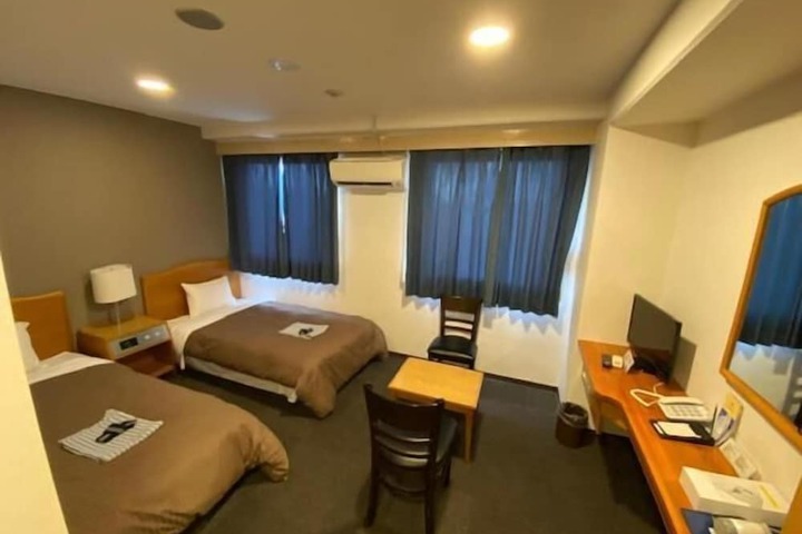 Room 17 of 37