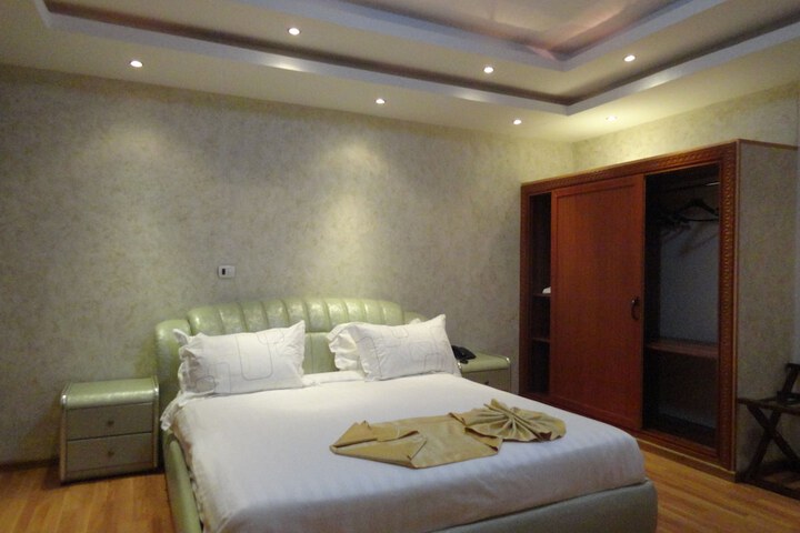 Room 14 of 64