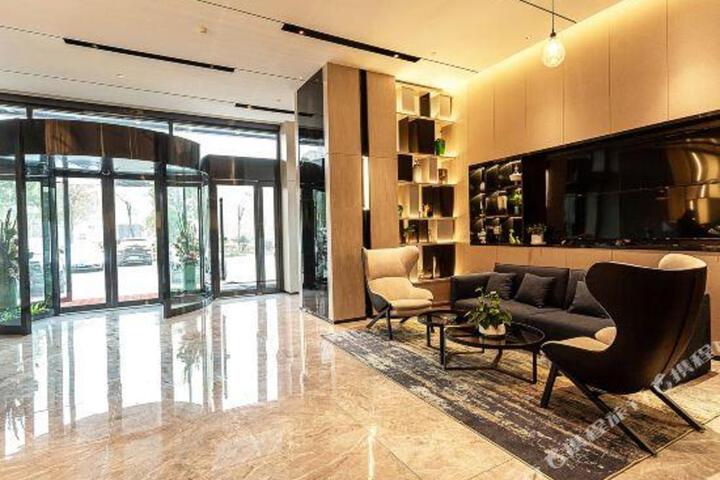 Echarm Hotel (Yueyang Lengshuipu Road)