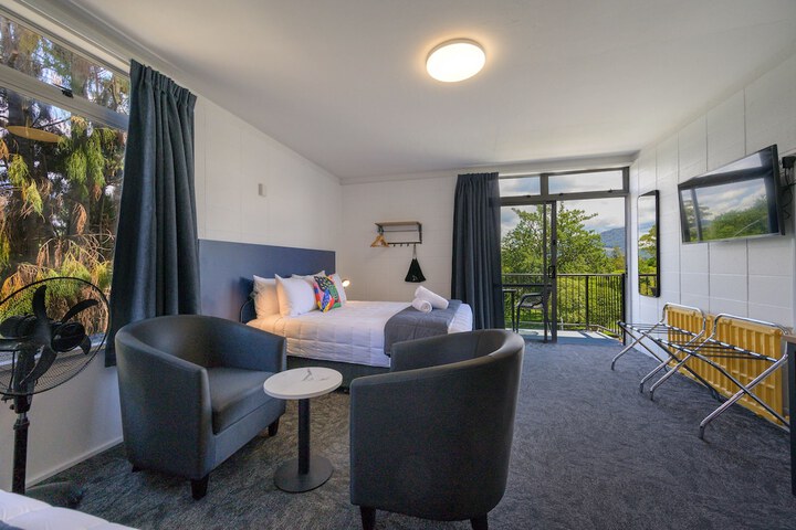 Room 80 of 165