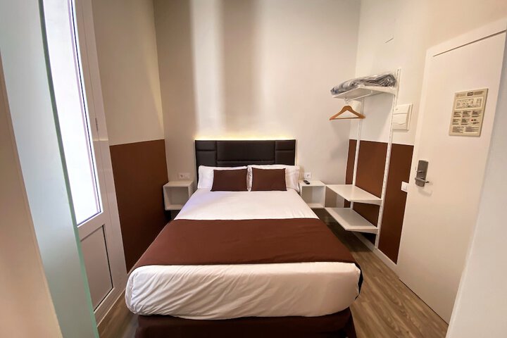Room 16 of 34