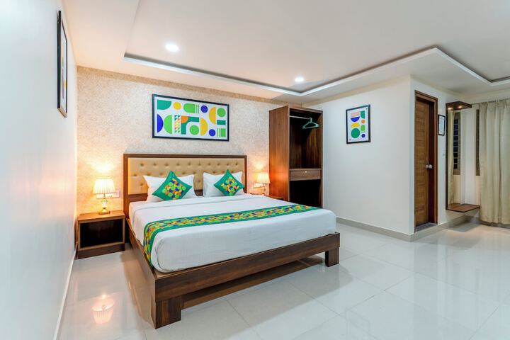 Room 8 of 34