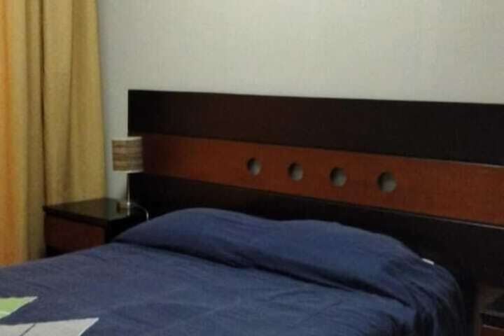 Room 6 of 12