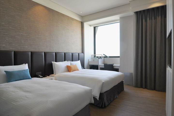 Room 8 of 35