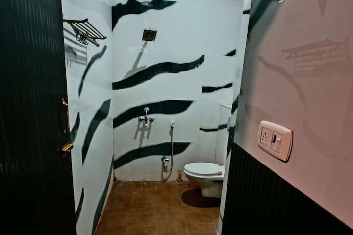 Room 9 of 11