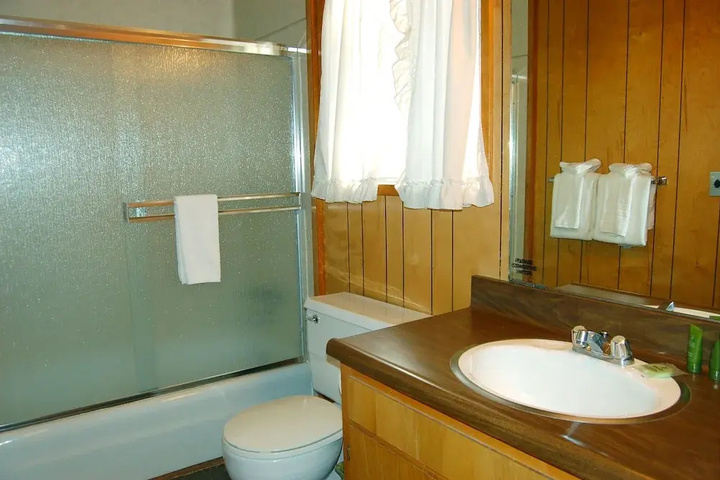 Room 6 of 11