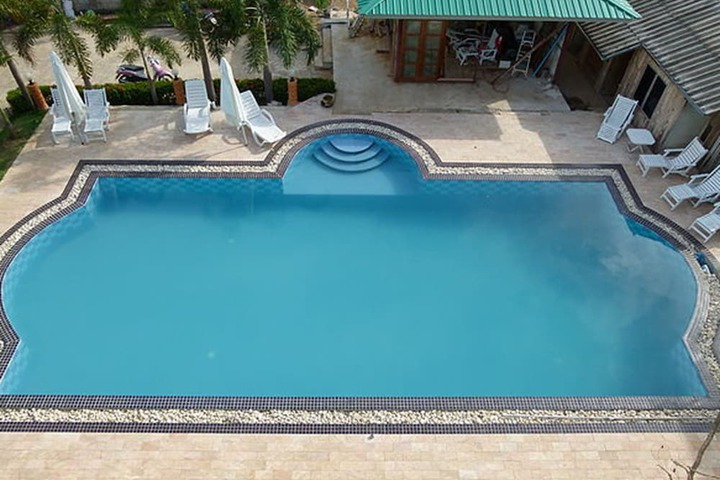 Hotel with Pool