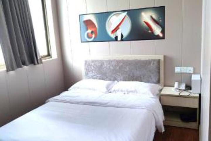 Room 9 of 11