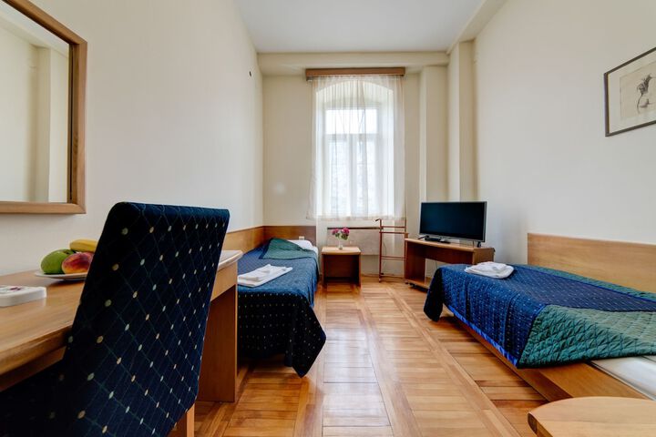 Room 18 of 38