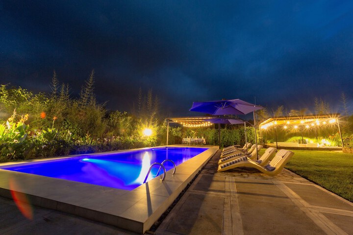 Pool 32 of 62