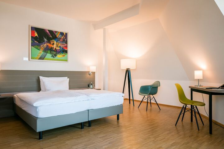 Room 6 of 40