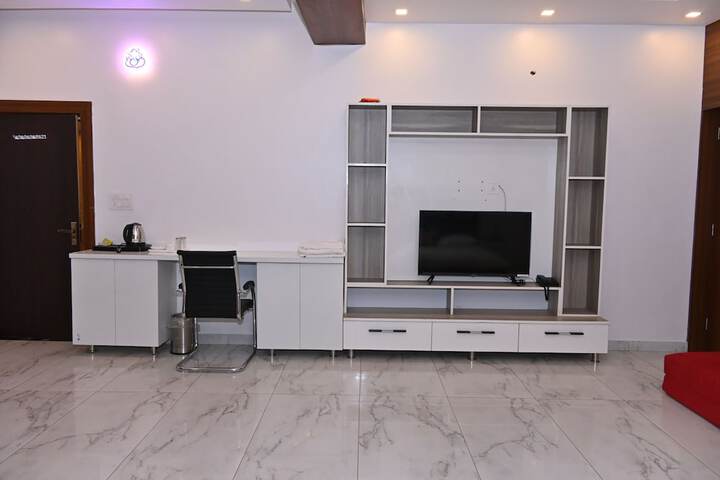 Room 6 of 29