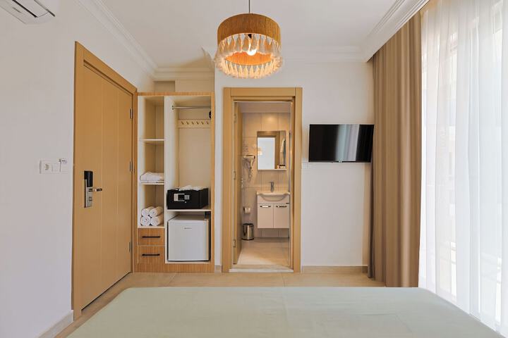 Room 38 of 185
