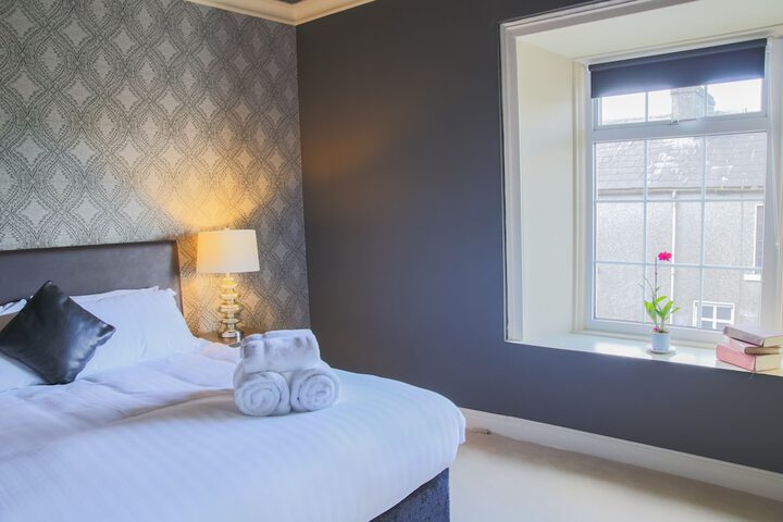 Room 5 of 14
