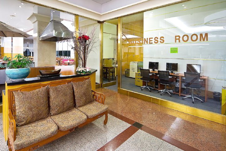 Business Center 12 of 16