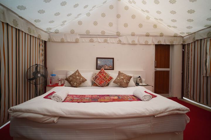 Room 3 of 38