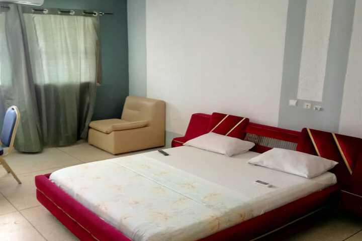 Room 11 of 25