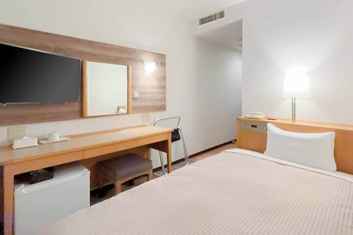 Room 5 of 11