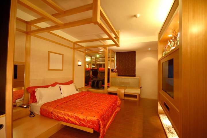 Room 14 of 33
