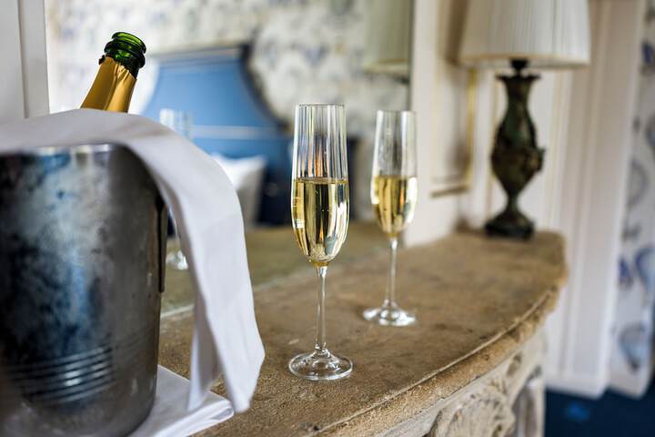 Champagne service
