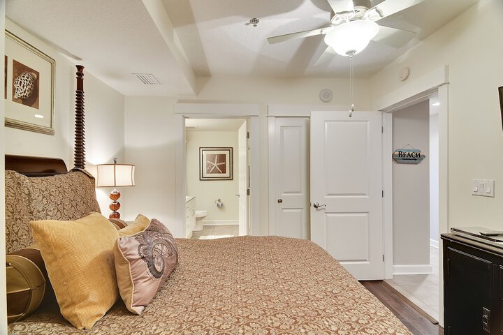 Room 5 of 308