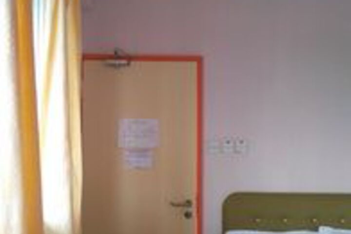 Room 17 of 27