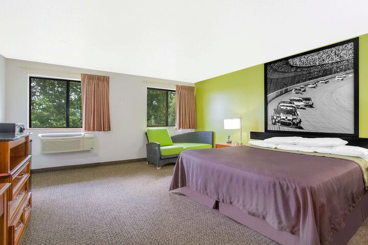1 King Bed (4 of 24)