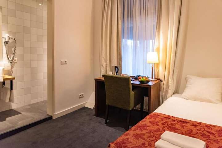 Room 7 of 20