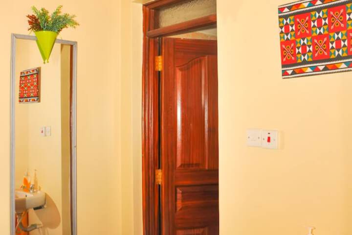 Room 6 of 9
