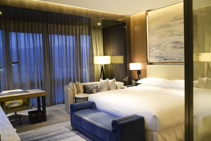 Room 26 of 107
