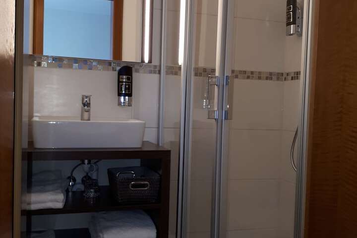 Room 13 of 18