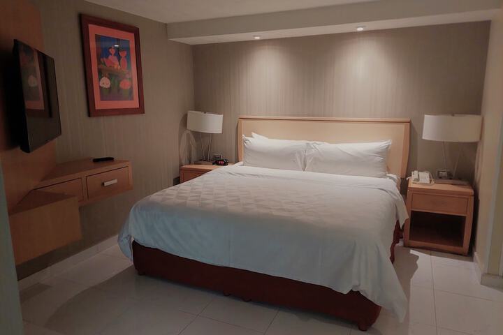 Room 8 of 157