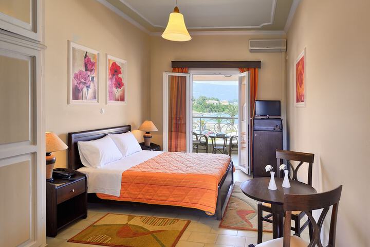 Room 47 of 100