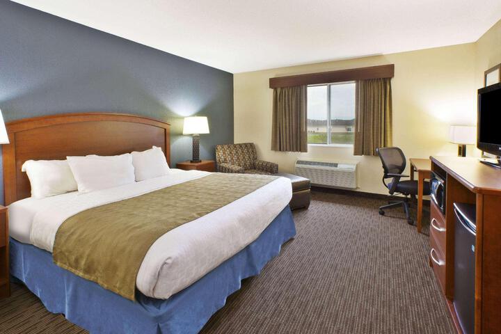 2 Queen Beds (1 of 6)