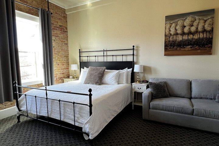 Room 8 of 33