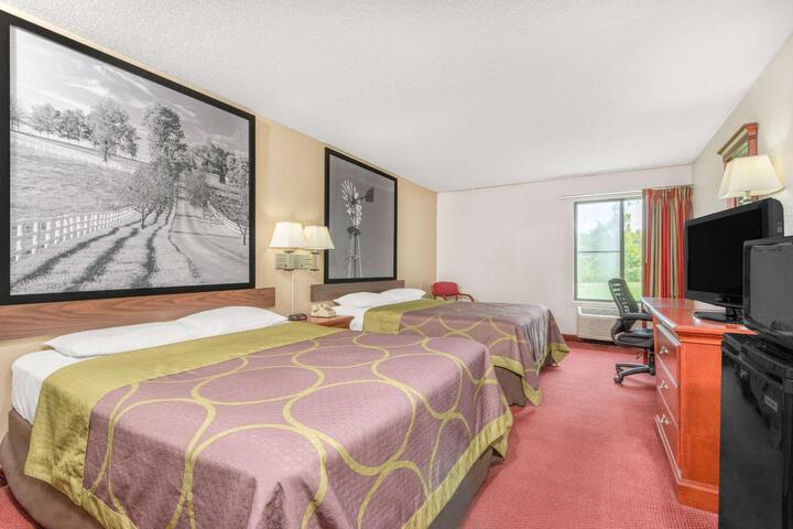 1 Queen Bed (6 of 7)