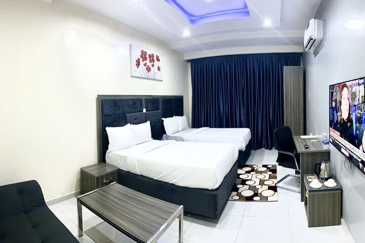 Room 12 of 36