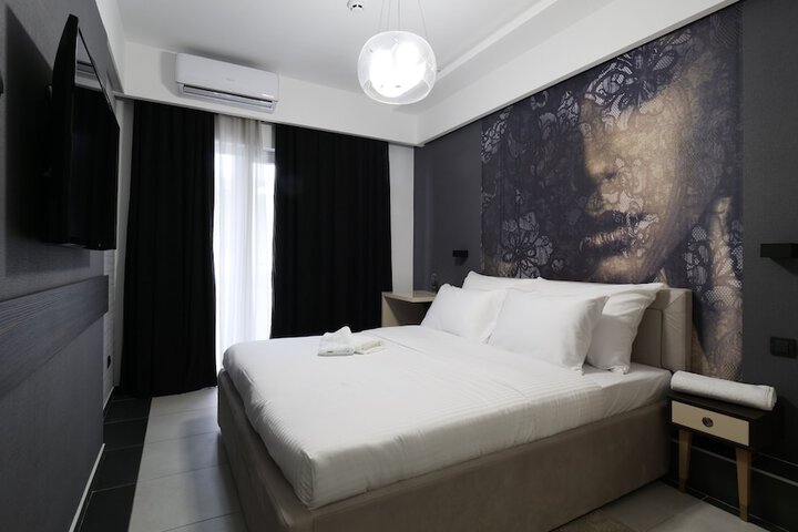 Room 7 of 32