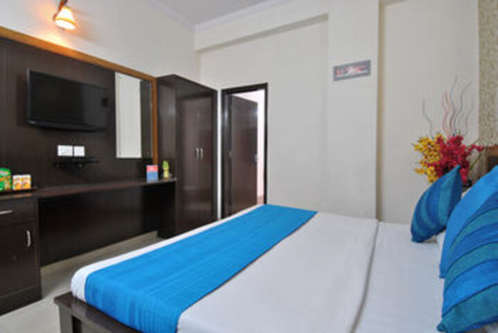 Room 17 of 27