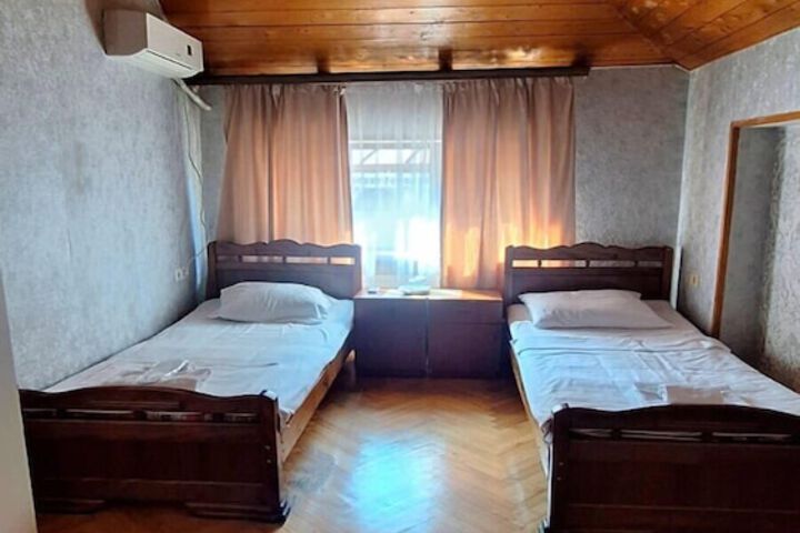 Room 12 of 50