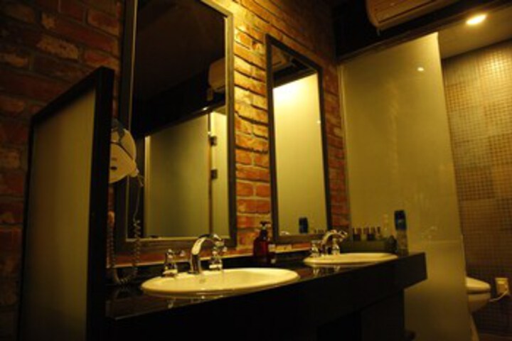 Room 2 of 53