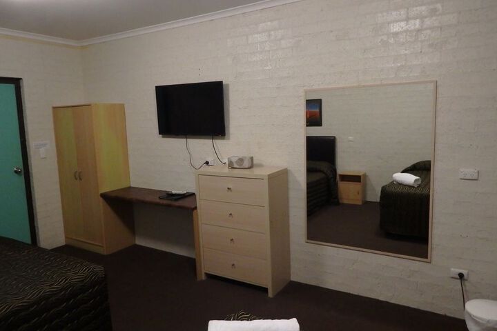 Room 9 of 43
