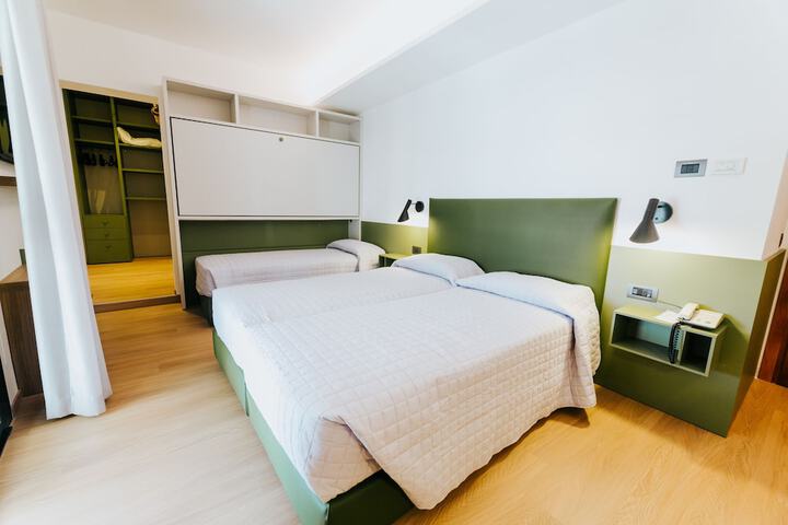 Room 12 of 48