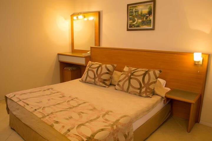 Room 6 of 34