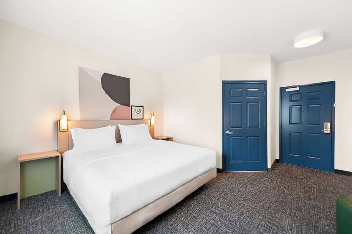 1 King Bed Accessible (12 of 20)