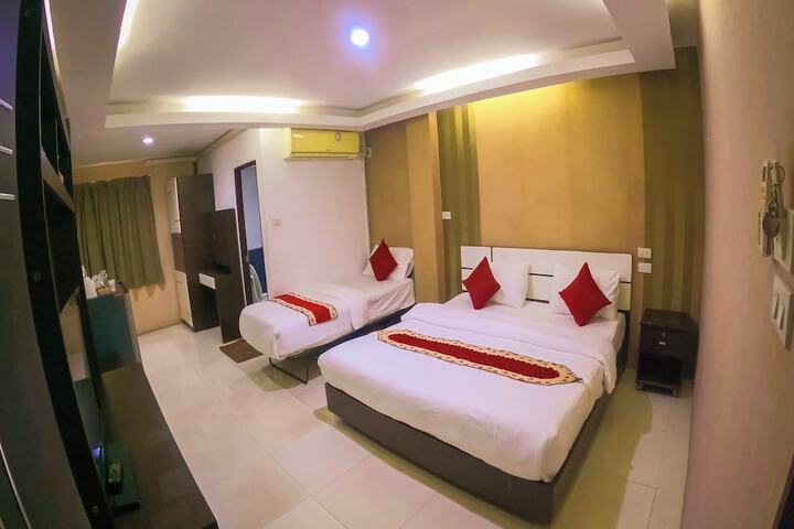 Room 13 of 18