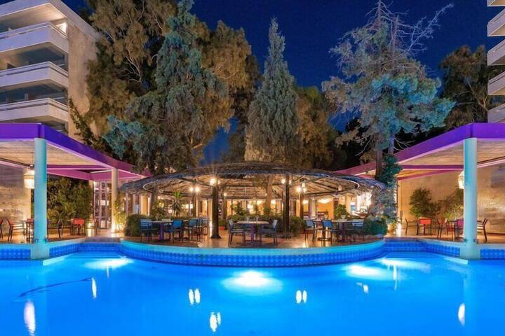 Pool 44 of 100