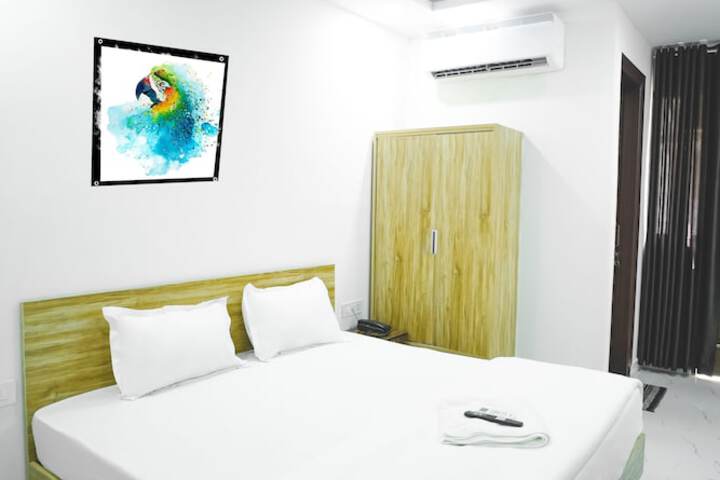 Room 8 of 27